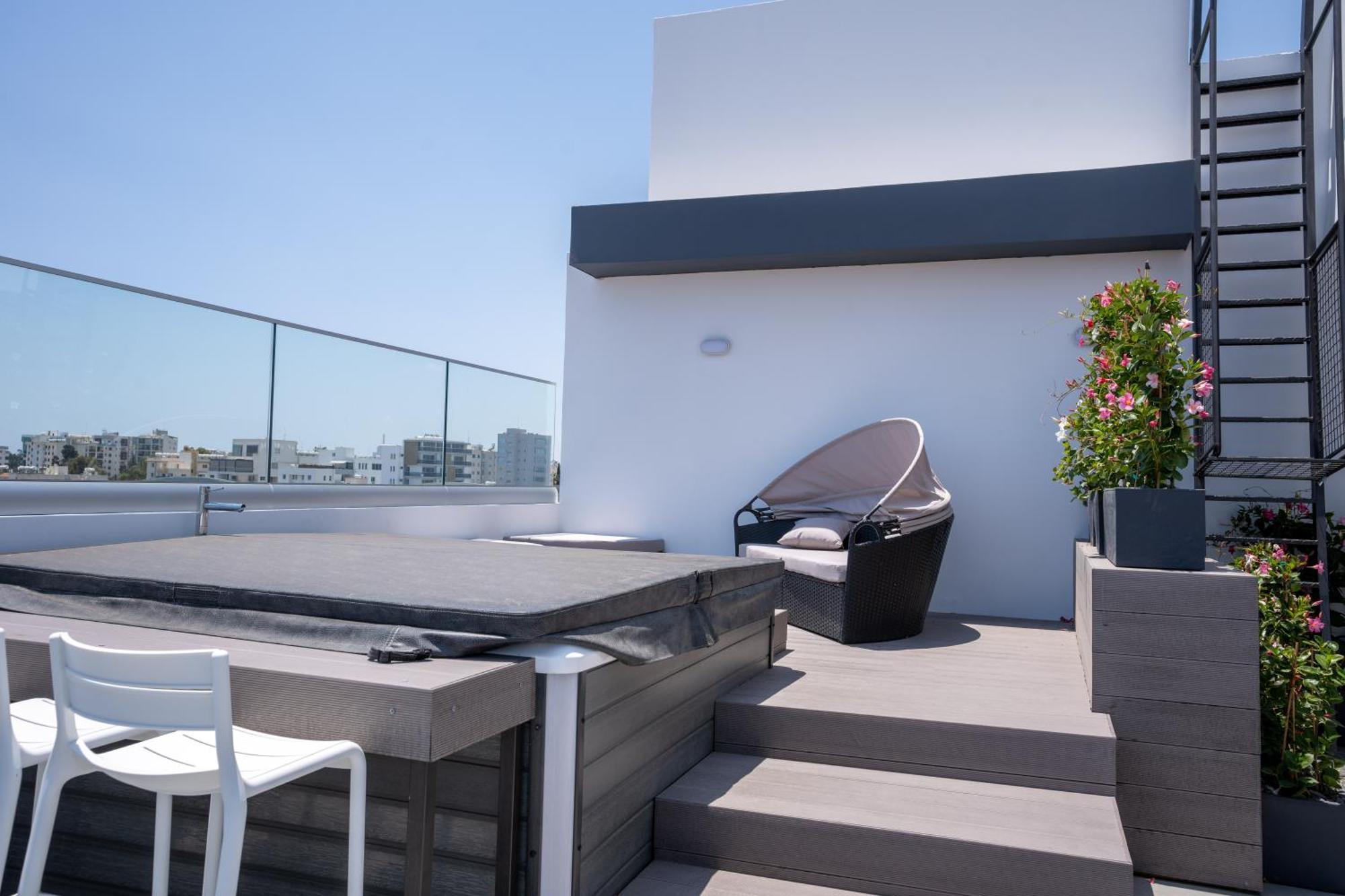 Sealife Citycenter Residences Larnaca Exterior photo